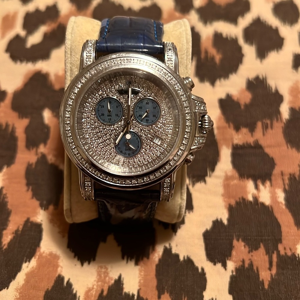 Diamonds are a girls best friend!!! Gorgeous Lucien Picard watch…